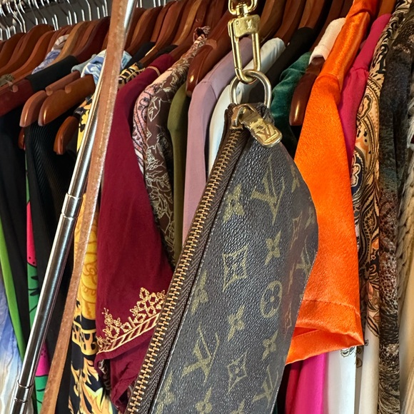 Louis Vuitton Monogram Pochette Accessories - Picture 6 of 11